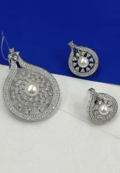 American Diamond Studded Pendant Set