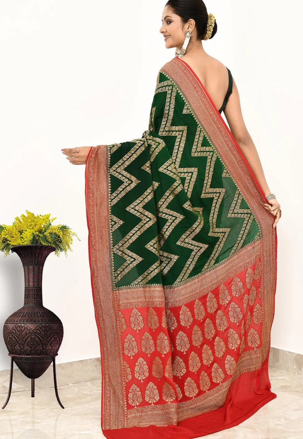 Banarasi Pure Crepe Silk Saree in Green