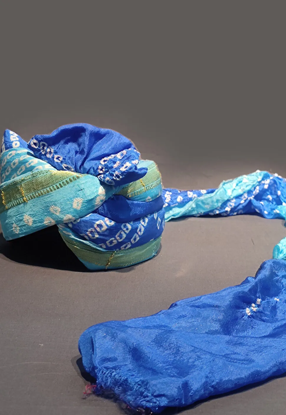 Bandhej Printed Taffeta Silk Turban in Shaded Blue