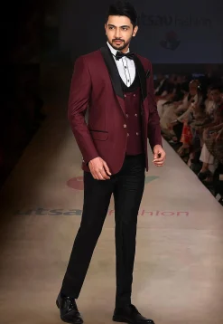 Contrast Collar Polyester Three piece Tuxedo Set in Maroon