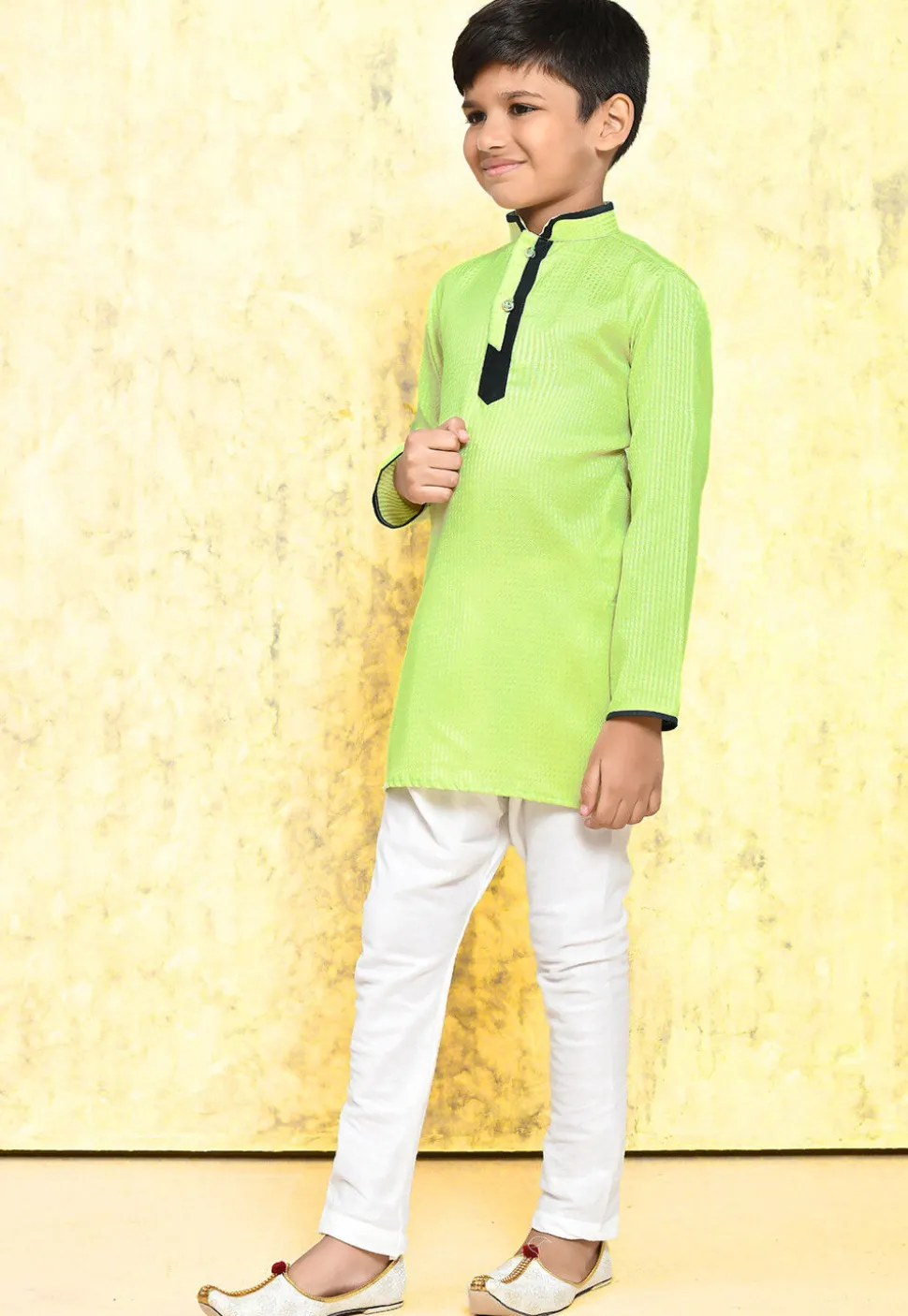 Contrast Trim Cotton Jacquard Kurta Set in Light Green