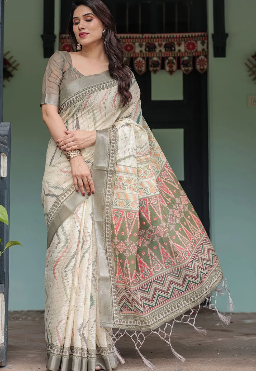 Digital Printed Cotton Saree in Cream