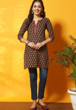 Digital Printed Cotton Straight Kurti in Black
