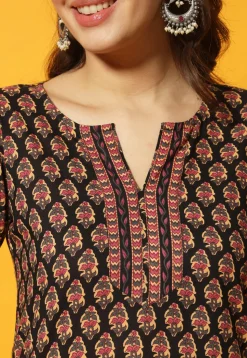 Digital Printed Cotton Straight Kurti in Black