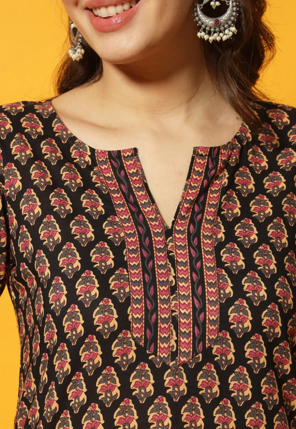 Digital Printed Cotton Straight Kurti in Black
