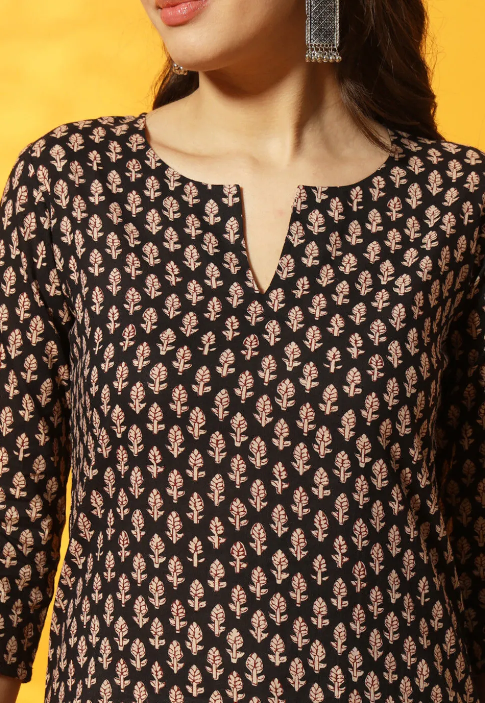 Digital Printed Cotton Straight Kurti in Black