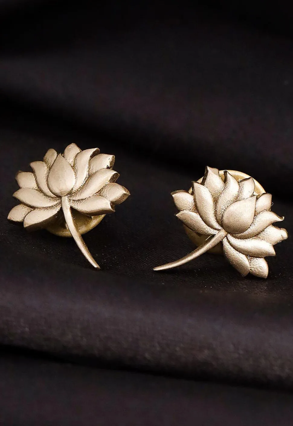 Divine Lotus Metallic Collar Tips