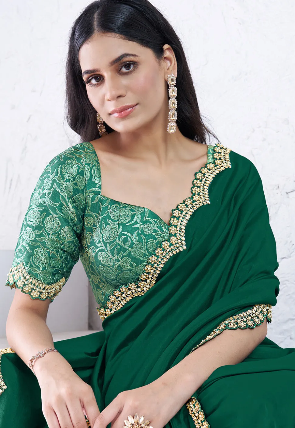 Embroidered Border Crepe Silk Scalloped Saree in Green