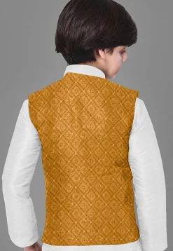 Embroidered Dupion Silk Kurta Set in Off White