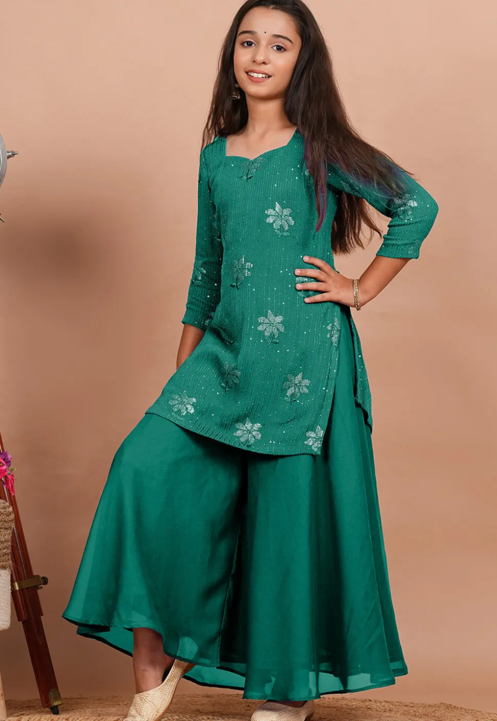Embroidered Georgette Straight Kurta set in Sea Green