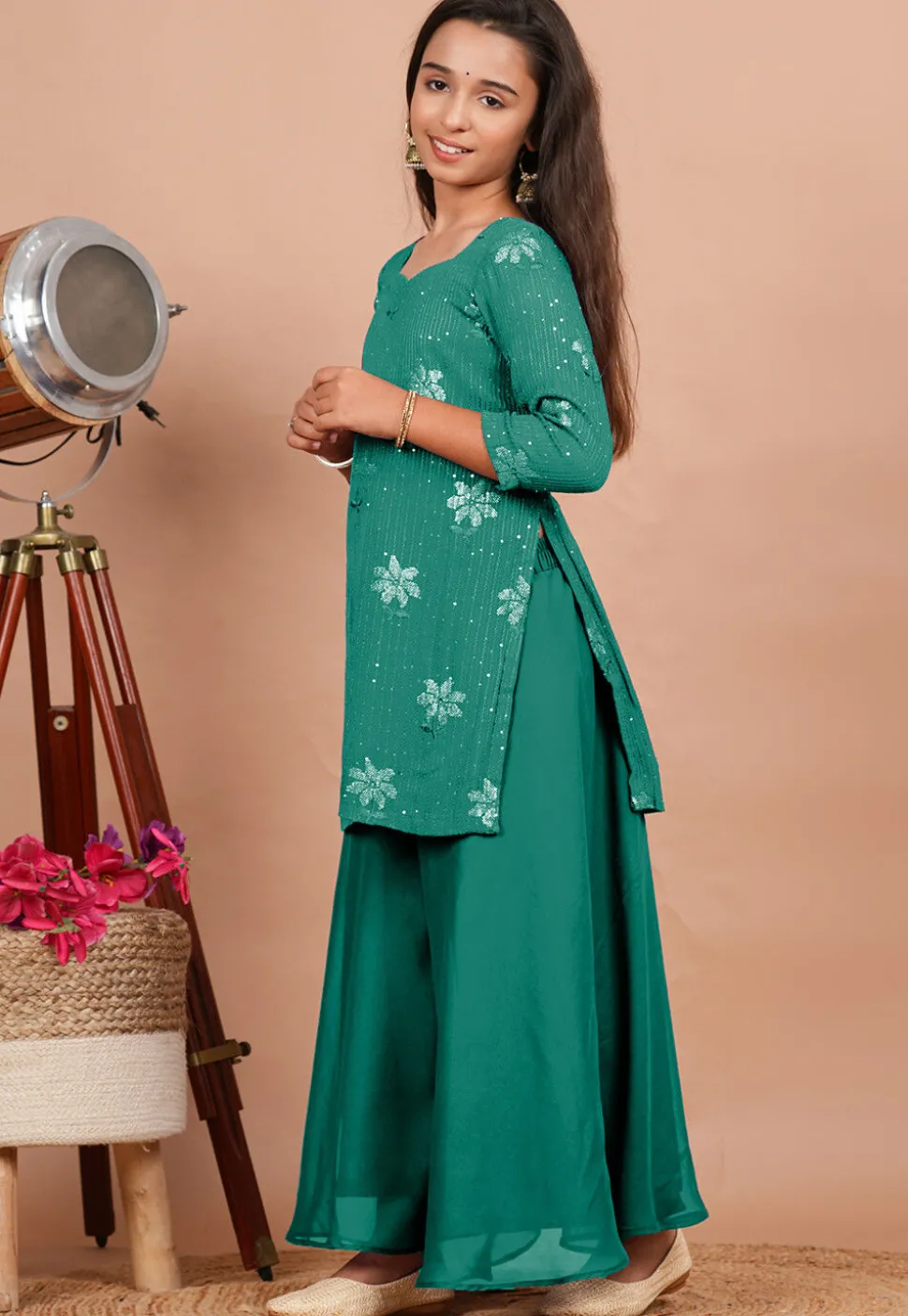 Embroidered Georgette Straight Kurta set in Sea Green