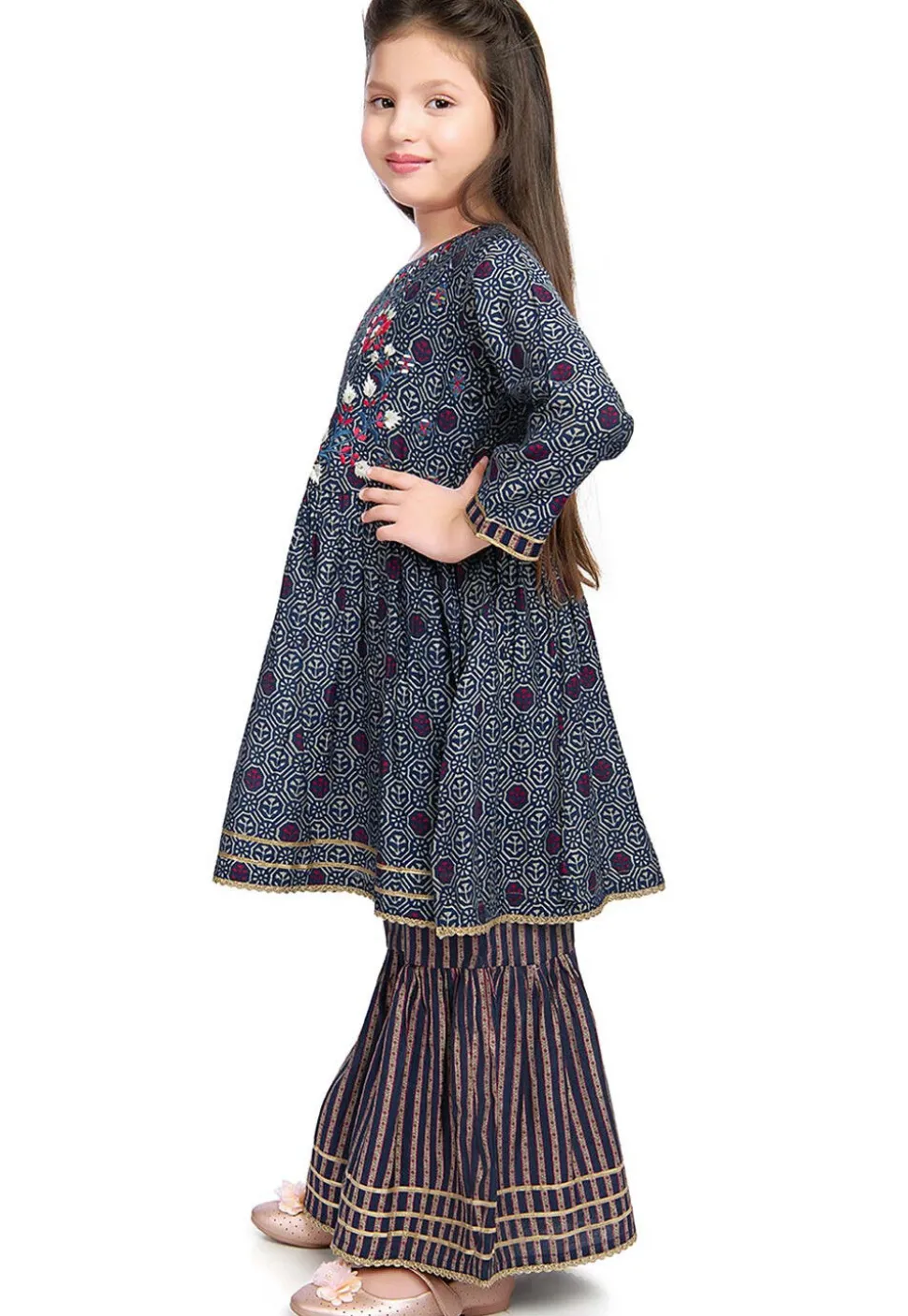 Embroidered Polyester Kurta Set in Navy Blue