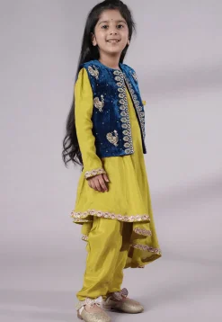 Embroidered Shantoon Asymmetric Kurta Set in Green and Blue