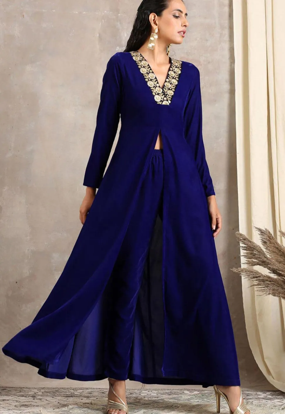 Embroidered Velvet Front Slit Kurta in Royal Blue