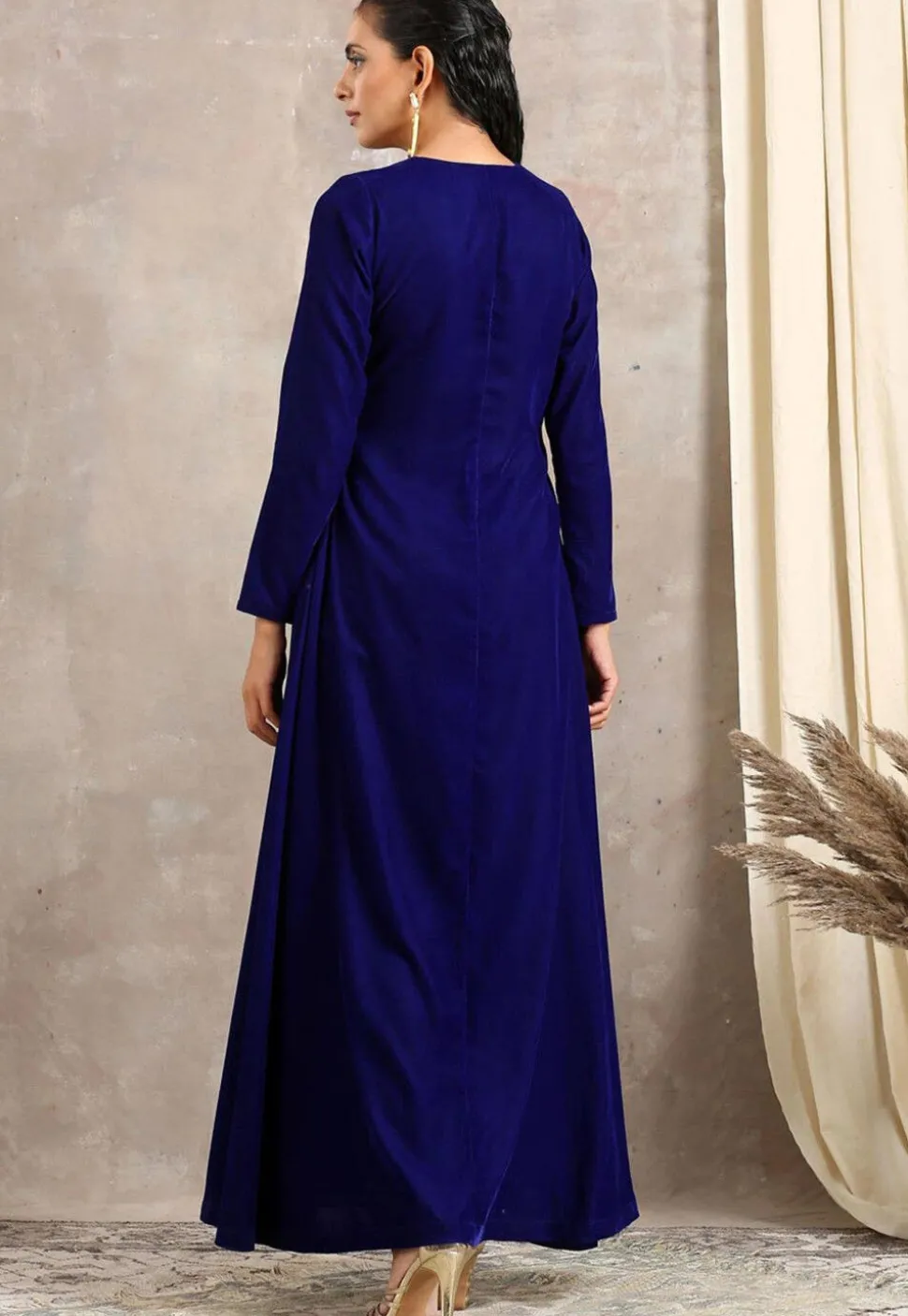 Embroidered Velvet Front Slit Kurta in Royal Blue