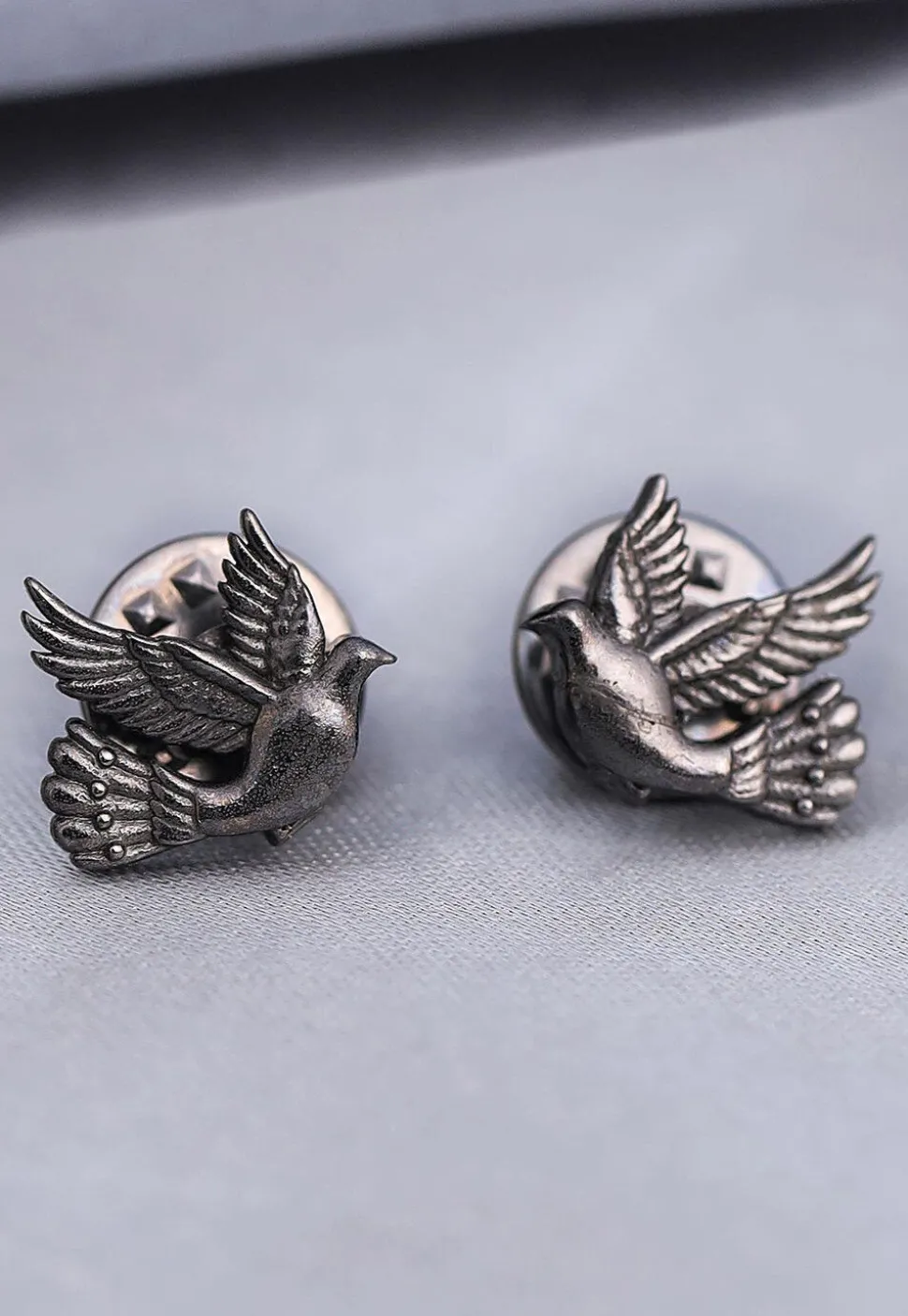Flying Bird Metallic Collar Tips