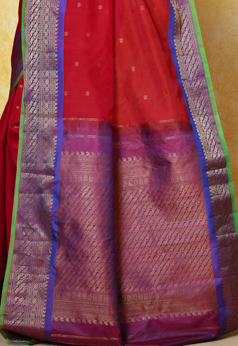 Gadwal Handloom Saree in Red