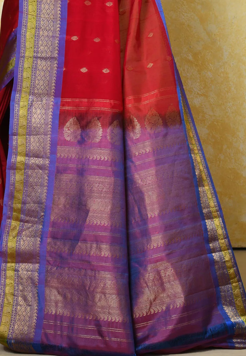 Gadwal Handloom Saree in Red