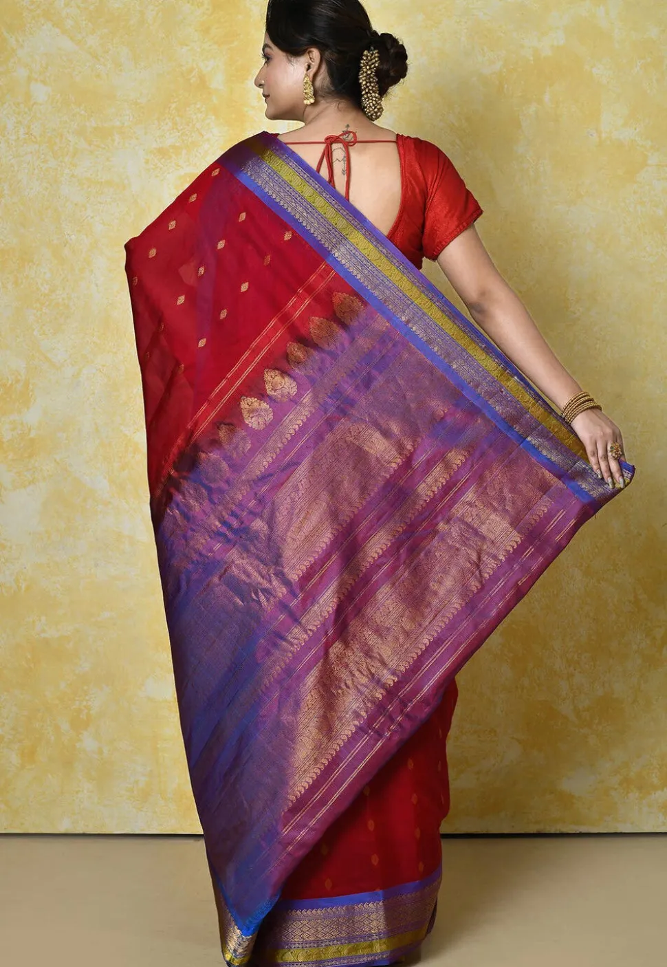 Gadwal Handloom Saree in Red
