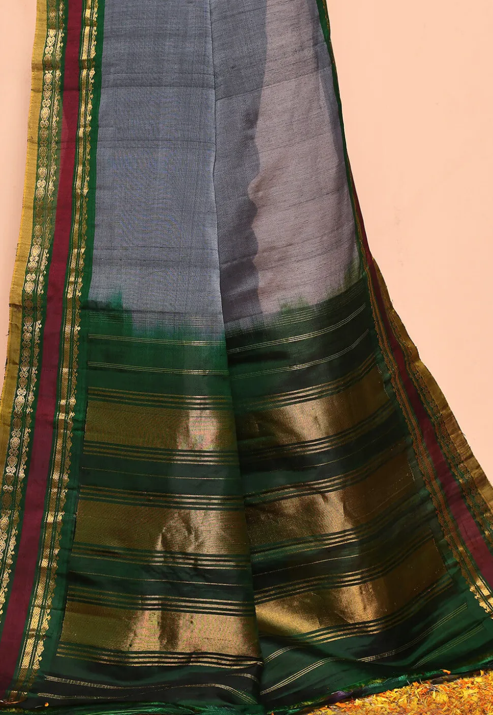 Gadwal Pure Silk Cotton Handloom Saree in Grey