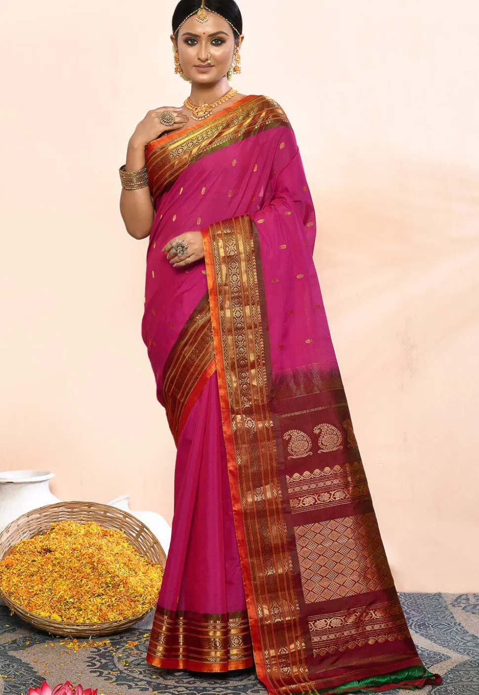 Gadwal Pure Silk Cotton Handloom Saree in Magenta