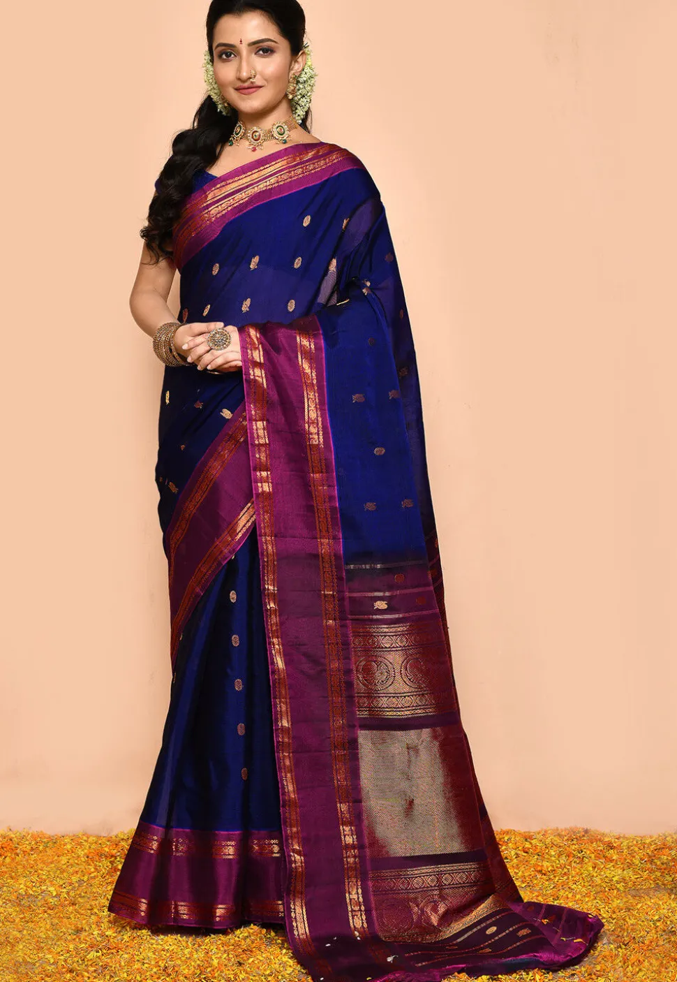 Gadwal Pure Silk Cotton Handloom Saree in Navy Blue