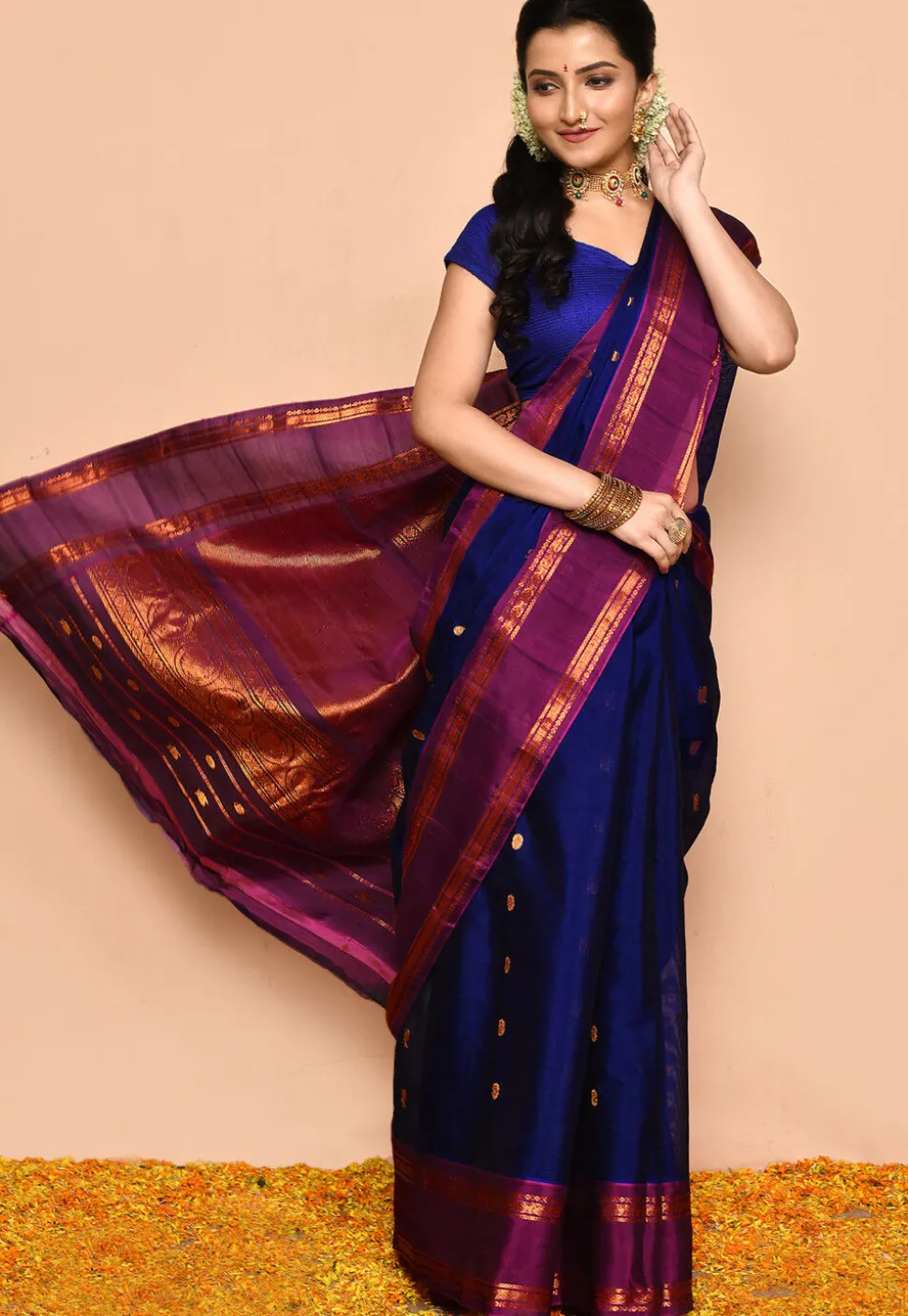 Gadwal Pure Silk Cotton Handloom Saree in Navy Blue