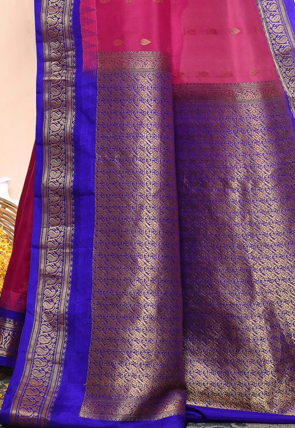 Gadwal Pure Silk Handloom Saree in Magenta