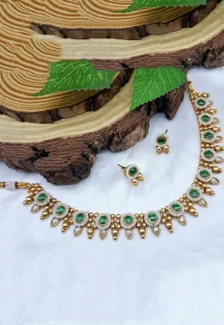 Golden Polished Kemp Stone Studded Necklace Set