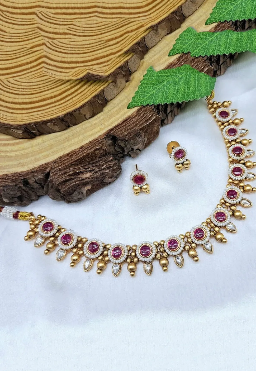 Golden Polished Kemp Stone Studded Necklace Set