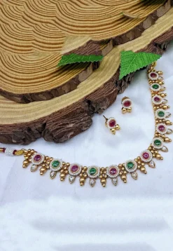 Golden Polished Kemp Stone Studded Necklace Set