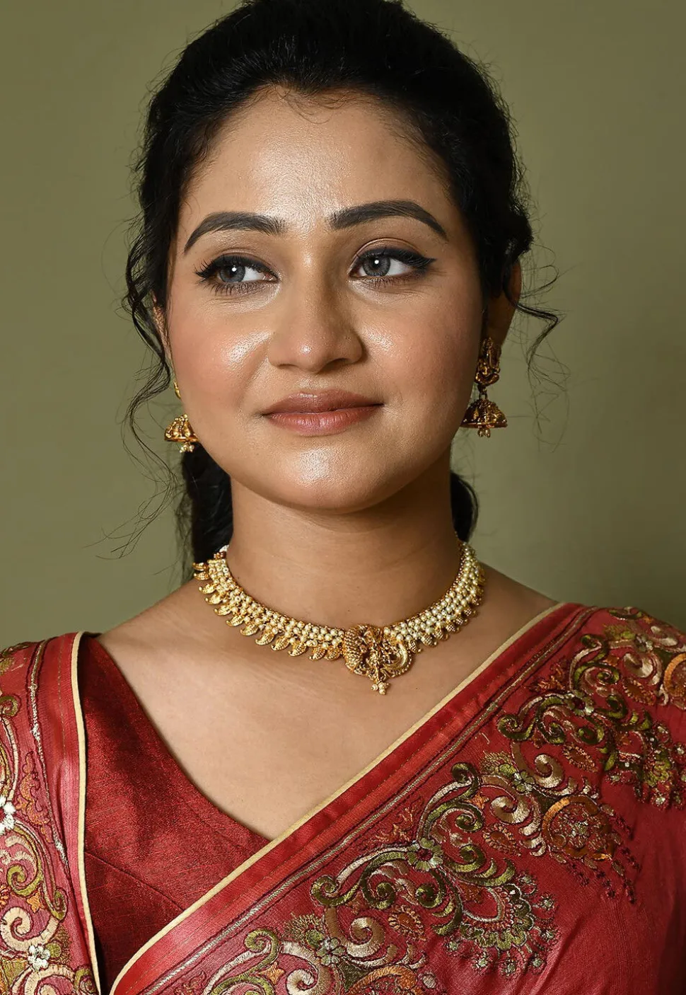 Golden Polished Pearl Temple Choker Necklace Set