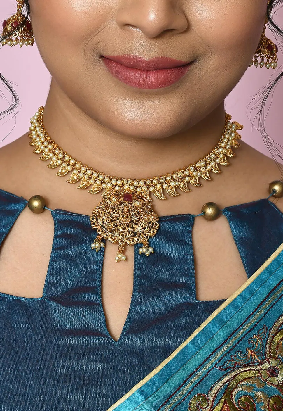 Golden Polished Pearl Temple Choker Necklace Set