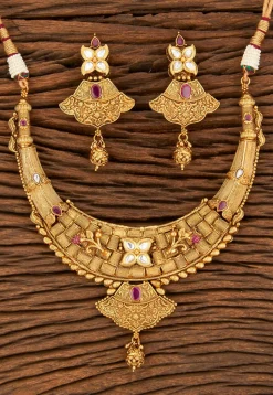 Golden Polished Stone Studded Necklace