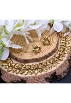 Golden Polished Stone Studded Necklace Set