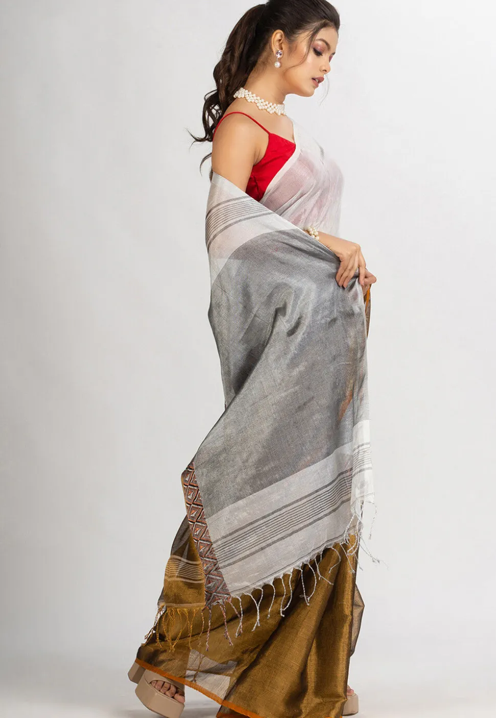 Handloom Cotton Saree in White and Dark Beige