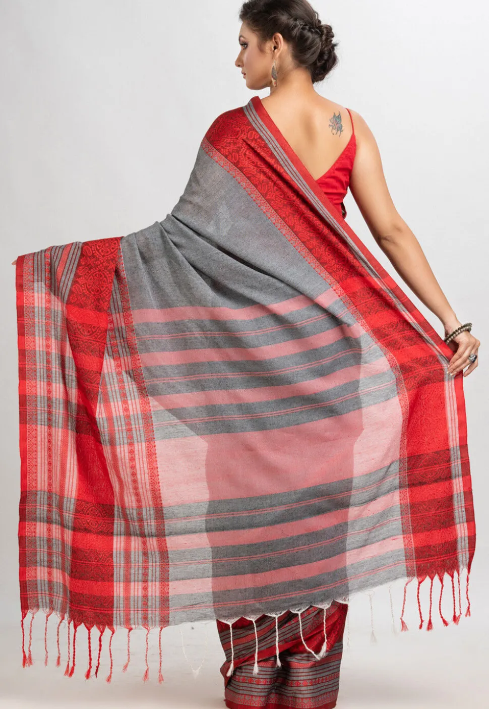 Handloom Cotton Saree in Grey