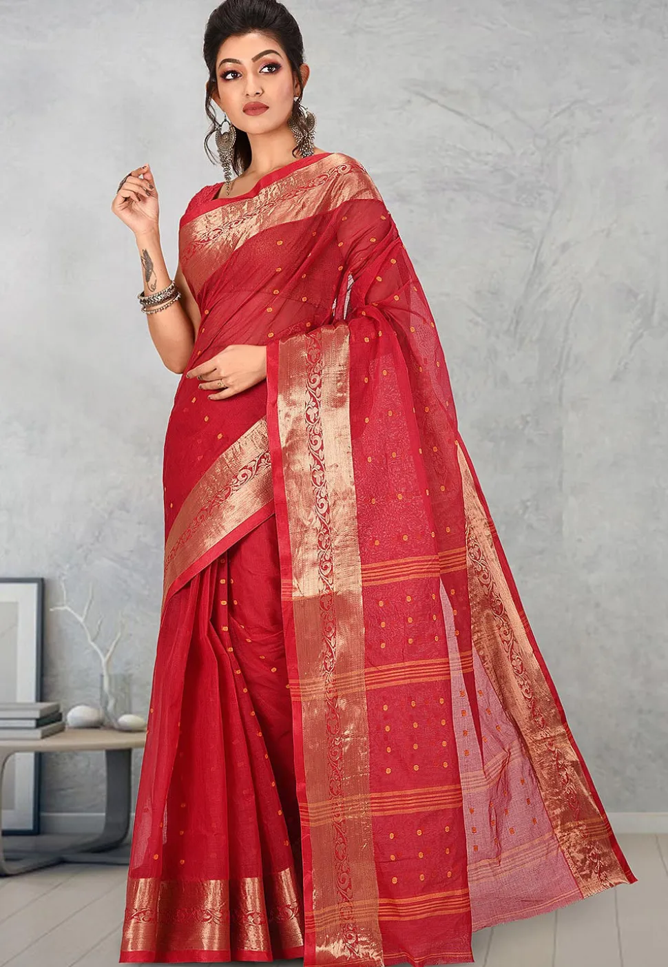 Handloom Cotton Tant Saree in Red