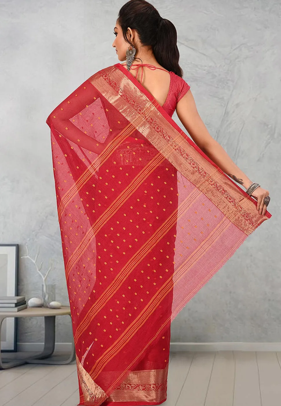 Handloom Cotton Tant Saree in Red