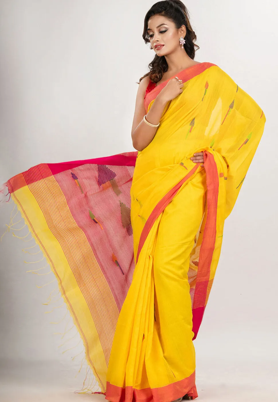 Handloom Jamdani Cotton Saree in Yellow