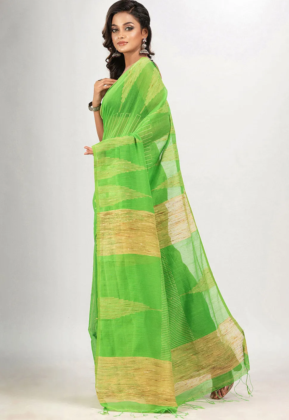Handloom Jamdani Cotton Saree in Light Green
