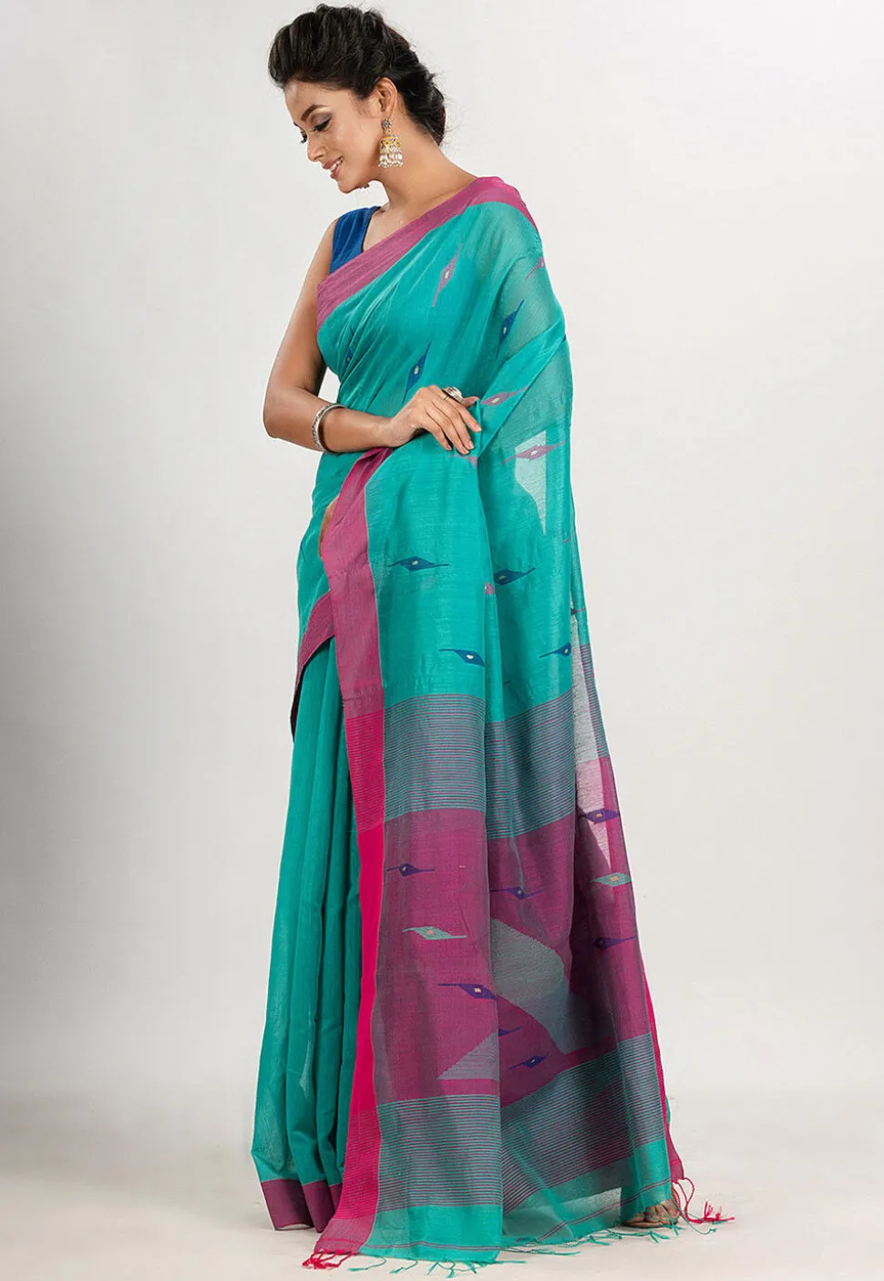 Handloom Jamdani Cotton Saree in Turquoise