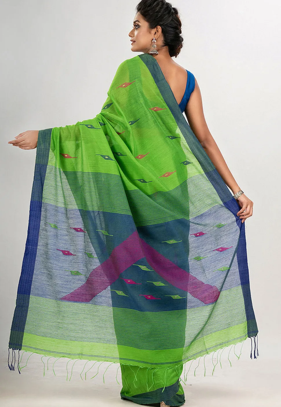 Handloom Jamdani Cotton Saree in Light Green