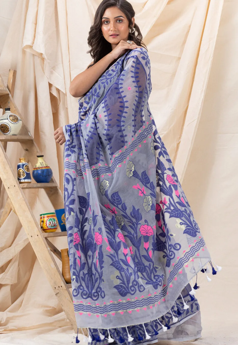 Handloom Jamdani Cotton Saree in Grey