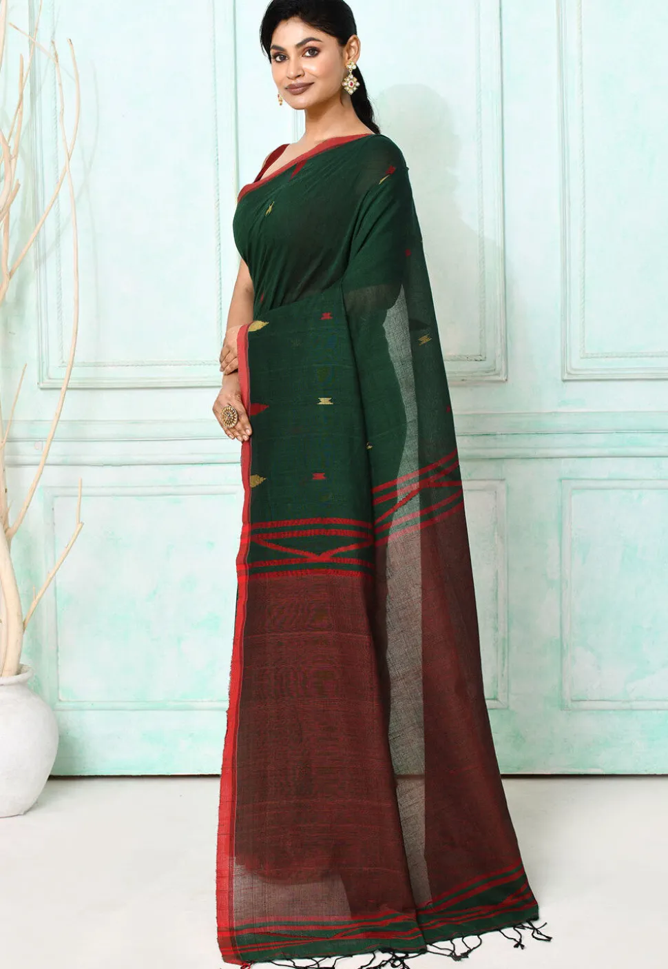 Handloom Jamdani Pure Cotton Saree in Dark Green