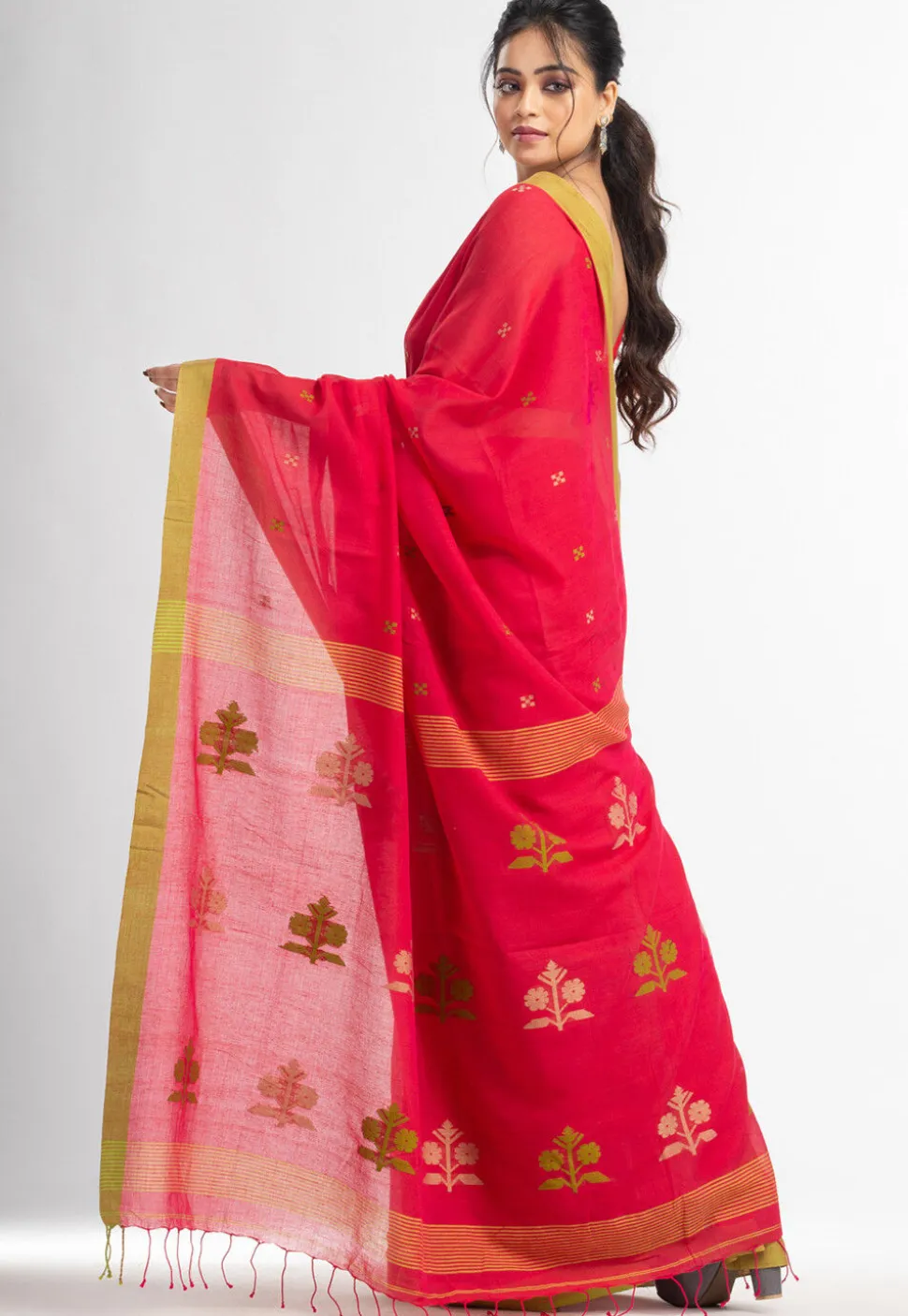 Handloom Pure Cotton Saree in Fuchsia