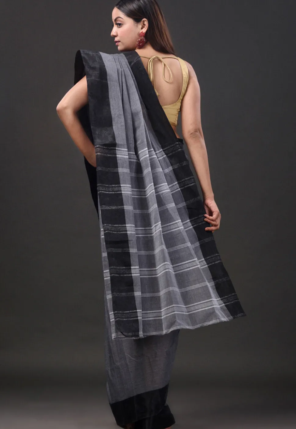 Handloom Pure Cotton Tant Saree in Grey
