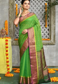 Handloom Pure Silk Cotton Gadwal Saree in Light Green