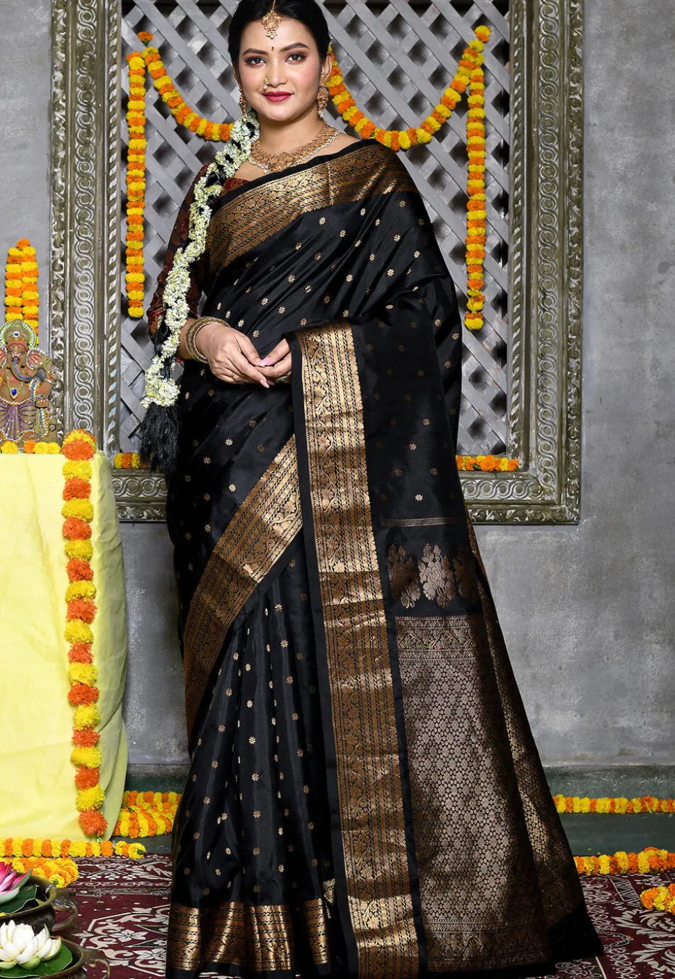 Handloom Pure Silk Gadwal Saree in Black