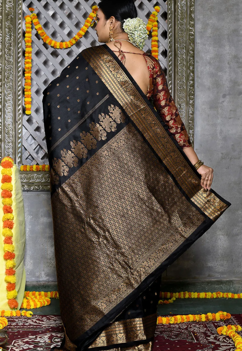Handloom Pure Silk Gadwal Saree in Black